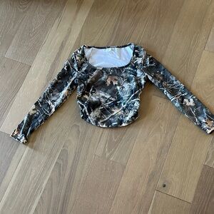 SHEIN Camouflage Long Sleeve Crop Top
